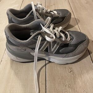 Kids New Balance 990 Gray White Running Shoes Size 4